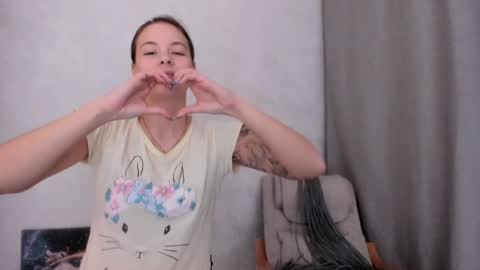 Snapshot of why_again_me chatting on 02-08-25, 05:50 Veronica online show from 02-08-25, 05:50