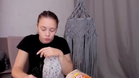 Snapshot of why_again_me chatting on 03-06-25, 04:17 Veronica online show from 03-06-25, 04:17