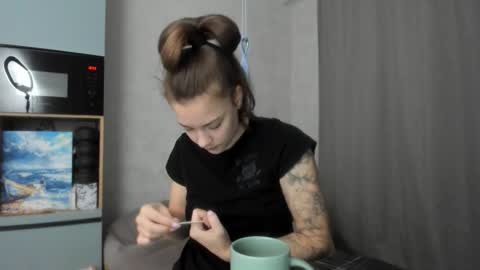 Snapshot of why_again_me chatting on 11-21-25, 03:54 Veronica online show from 11-21-25, 03:54