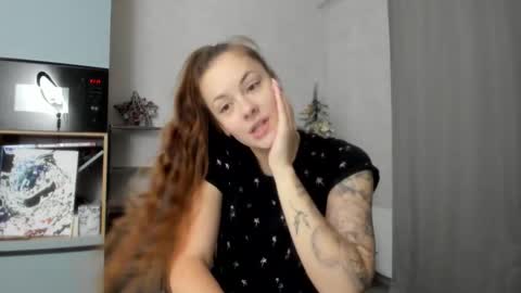 Snapshot of why_again_me chatting on 12-19-25, 06:15 Veronica online show from 12-19-25, 06:15