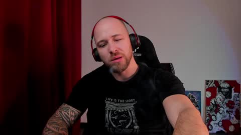 Snapshot of why_you_so_serious chatting on 12-15-24, 04:37 VI online show from 12-15-24, 04:37