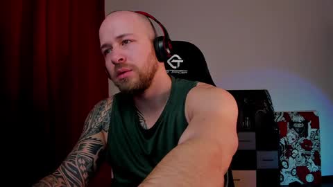 Snapshot of why_you_so_serious chatting on 12-24-24, 04:08 VI online show from 12-24-24, 04:08