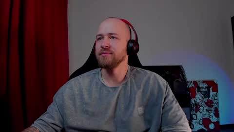 Snapshot of why_you_so_serious chatting on 12-25-24, 06:09 VI online show from 12-25-24, 06:09