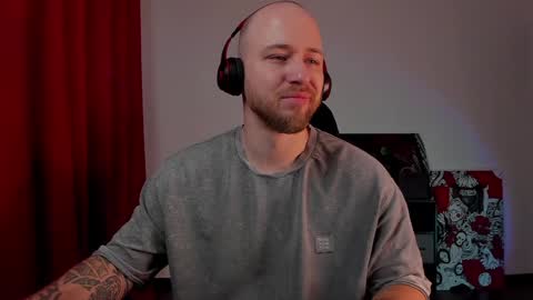 Snapshot of why_you_so_serious chatting on 01-05-25, 04:16 VI online show from 01-05-25, 04:16