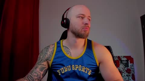 Snapshot of why_you_so_serious chatting on 01-12-25, 02:41 VI online show from 01-12-25, 02:41