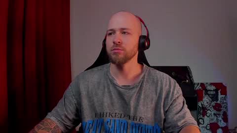 Snapshot of why_you_so_serious chatting on 01-17-25, 07:27 VI online show from 01-17-25, 07:27