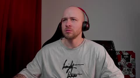 Snapshot of why_you_so_serious chatting on 01-30-25, 03:29 VI online show from 01-30-25, 03:29