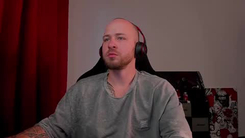 Snapshot of why_you_so_serious chatting on 03-05-25, 02:45 VI online show from 03-05-25, 02:45