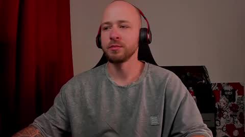 Snapshot of why_you_so_serious chatting on 03-05-25, 05:50 VI online show from 03-05-25, 05:50