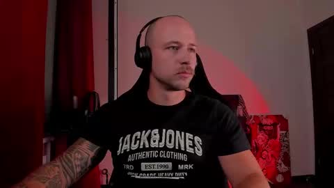 Snapshot of why_you_so_serious chatting on 09-15-25, 06:41 VI online show from 09-15-25, 06:41