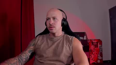 Snapshot of why_you_so_serious chatting on 09-20-25, 05:25 VI online show from 09-20-25, 05:25