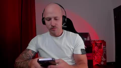 Snapshot of why_you_so_serious chatting on 09-21-25, 05:47 VI online show from 09-21-25, 05:47