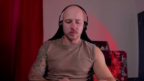 Snapshot of why_you_so_serious chatting on 10-04-25, 07:01 VI online show from 10-04-25, 07:01