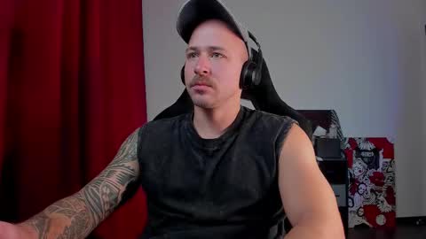 Snapshot of why_you_so_serious chatting on 10-22-25, 04:40 VI online show from 10-22-25, 04:40