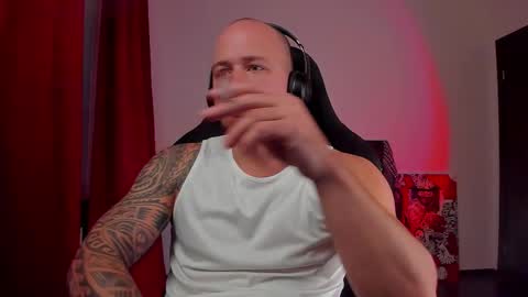 Snapshot of why_you_so_serious chatting on 10-28-25, 06:10 VI online show from 10-28-25, 06:10