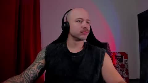 Snapshot of why_you_so_serious chatting on 11-02-25, 04:09 VI online show from 11-02-25, 04:09