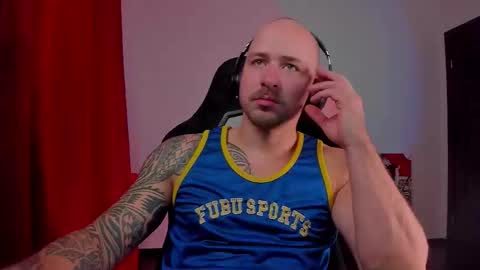 Snapshot of why_you_so_serious chatting on 11-16-25, 06:13 VI online show from 11-16-25, 06:13