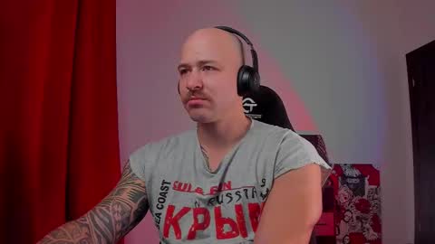 Snapshot of why_you_so_serious chatting on 11-21-25, 05:33 VI online show from 11-21-25, 05:33