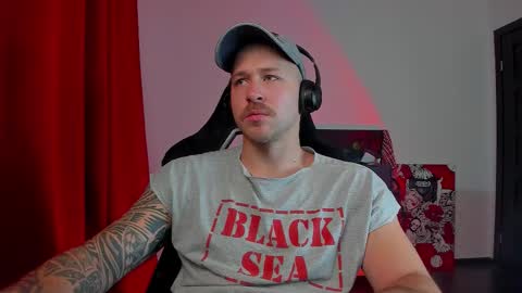 Snapshot of why_you_so_serious chatting on 11-24-25, 06:51 VI online show from 11-24-25, 06:51