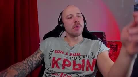 Snapshot of why_you_so_serious chatting on 11-26-25, 07:26 VI online show from 11-26-25, 07:26