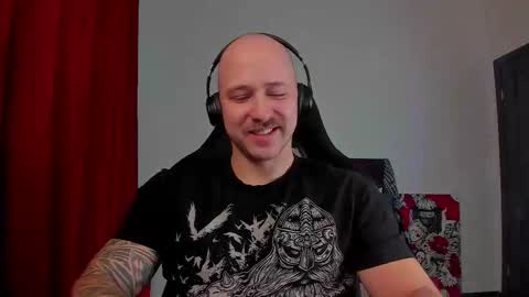 Snapshot of why_you_so_serious chatting on 11-28-25, 07:38 VI online show from 11-28-25, 07:38