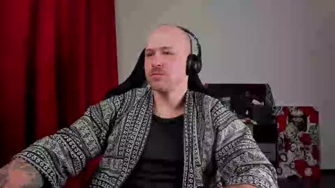 Snapshot of why_you_so_serious chatting on 01-14-26, 06:24 VI online show from 01-14-26, 06:24