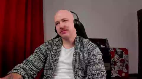 Snapshot of why_you_so_serious chatting on 01-18-26, 03:27 VI online show from 01-18-26, 03:27