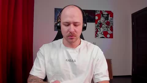 Snapshot of why_you_so_serious chatting on 02-20-26, 04:07 VI online show from 02-20-26, 04:07