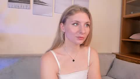 Mia online show from 07-08-26, 05:23