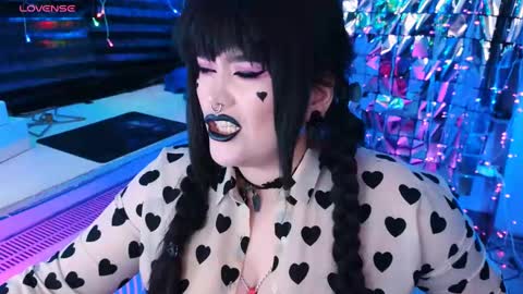 Laura  online show from 02-23-25, 10:31