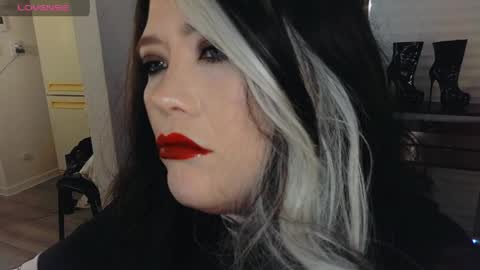 Laura  online show from 04-15-26, 07:58