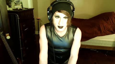 Snapshot of wienerlady chatting on 01-07-25, 06:27 Countess of Hotdogs online show from 01-07-25, 06:27