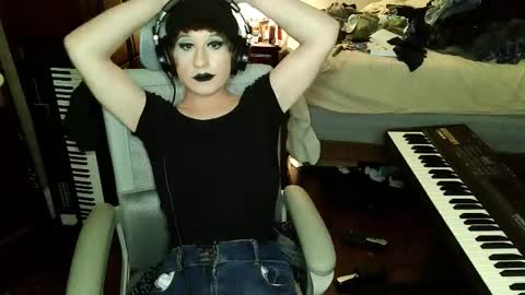 Countess of Hotdogs online show from 11-20-25, 05:51