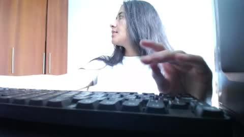 Ilauren online show from 07-18-26, 03:05