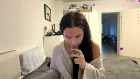 Mia online show from 01-18-26, 04:00