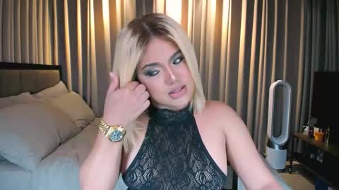 Snapshot of wildbelladonnats chatting on 11-19-25, 07:19 BELLA online show from 11-19-25, 07:19