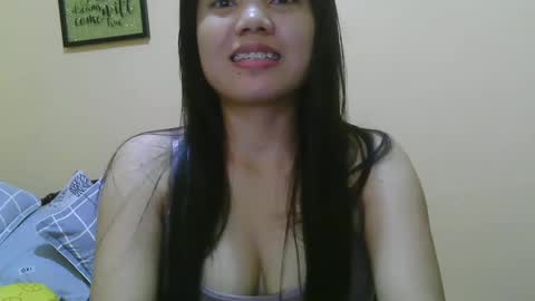 Snapshot of wildcamille chatting on 02-07-25, 12:17 camille online show from 02-07-25, 12:17