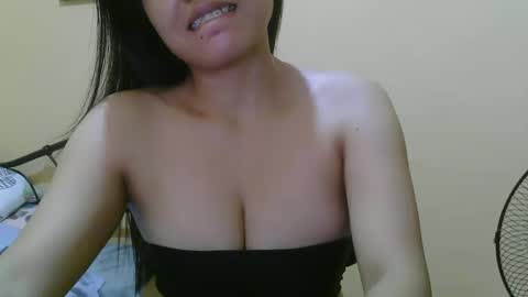 Snapshot of wildcamille chatting on 02-21-25, 05:46 camille online show from 02-21-25, 05:46