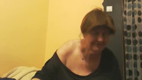 Snapshot of wildredcat chatting on 05-15-26, 09:11 WildRedCat online show from 05-15-26, 09:11