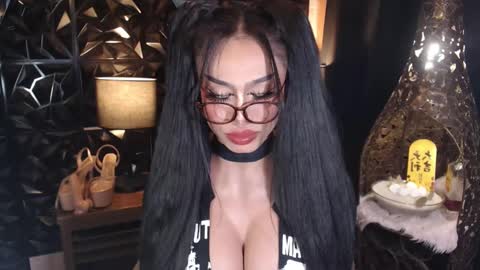 Snapshot of wildroxie chatting on 03-04-25, 01:45 ROXIE online show from 03-04-25, 01:45