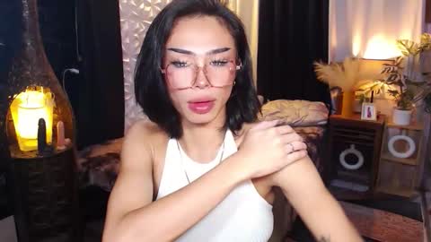 Snapshot of wildroxie chatting on 10-19-25, 10:43 ROXIE online show from 10-19-25, 10:43