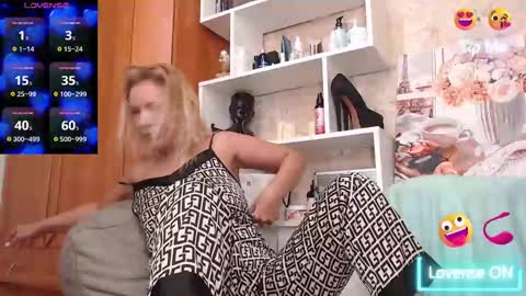 Snapshot of wildroze chatting on 03-12-25, 12:42 Rosa online show from 03-12-25, 12:42