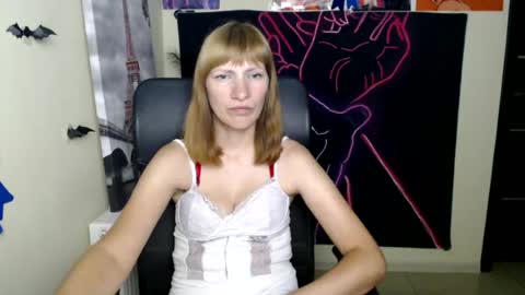 Snapshot of wildsoul8 chatting on 07-22-26, 06:32 Rosalinda online show from 07-22-26, 06:32