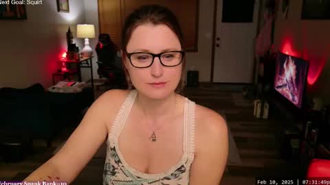 Snapshot of wildsouthernpeach chatting on 02-11-25, 01:31 Ivy online show from 02-11-25, 01:31