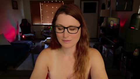 Snapshot of wildsouthernpeach chatting on 10-14-25, 03:24 Ivy online show from 10-14-25, 03:24