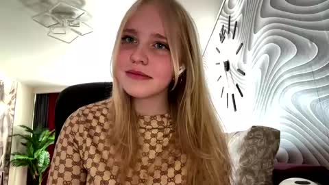 Anny online show from 05-21-26, 01:18