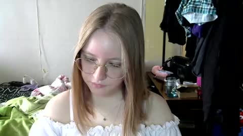 Olivia online show from 07-09-26, 05:44