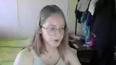 Olivia online show from 07-15-26, 05:12