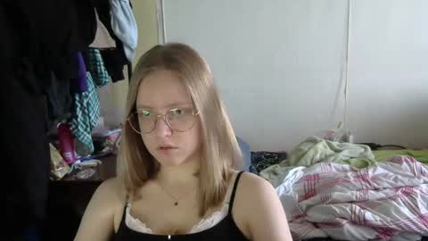 Olivia online show from 07-17-26, 05:14