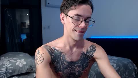 Snapshot of william_henry_a chatting on 10-09-25, 10:24 William online show from 10-09-25, 10:24